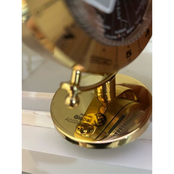 SEIKO World Desk Clock - Picture 7 of 9